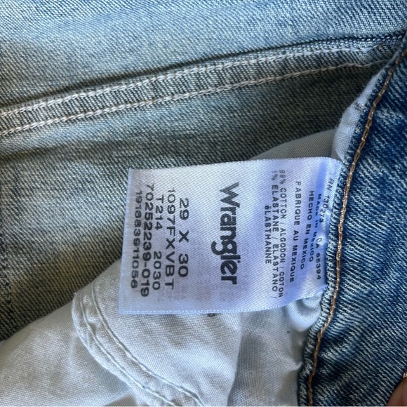 Vintage-inspired Wrangler Unisex Denim - Picture 3 of 5